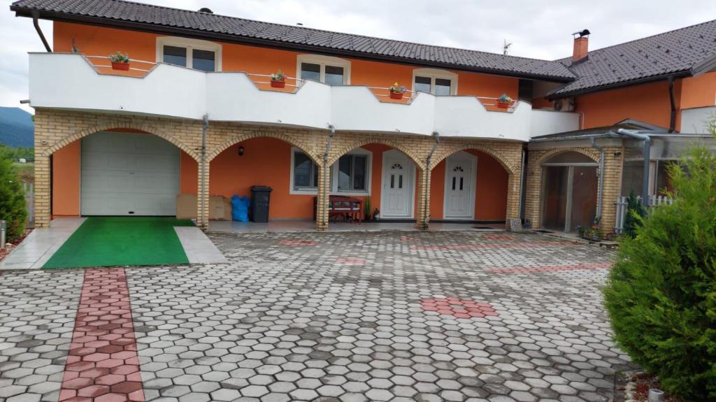 4 Room - 2 story Apartment Kuckovic - 2