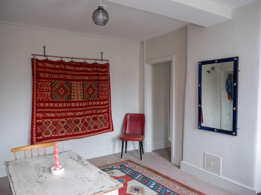 Cosy Ground Floor Flat by Catherine Hill Frome, Frome