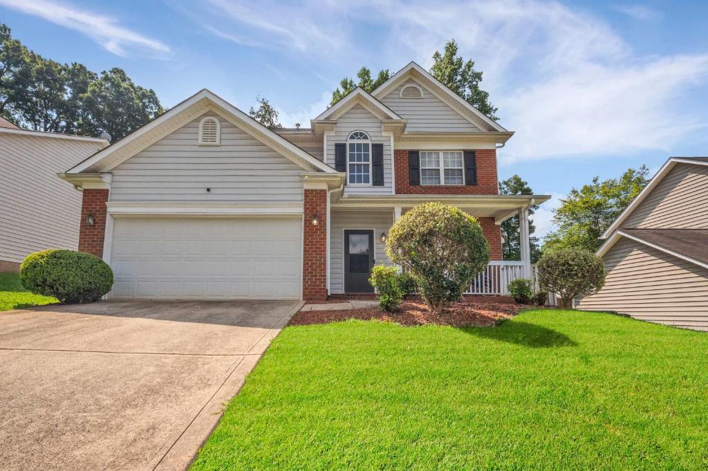 Updated University Area Home with Hot Tub Near Charlotte Your Perfect Retreat, Charlotte