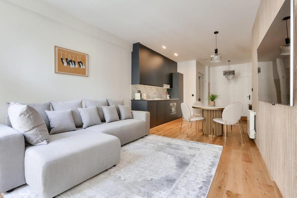 Beautiful 2BR in City Center of Paris - 5