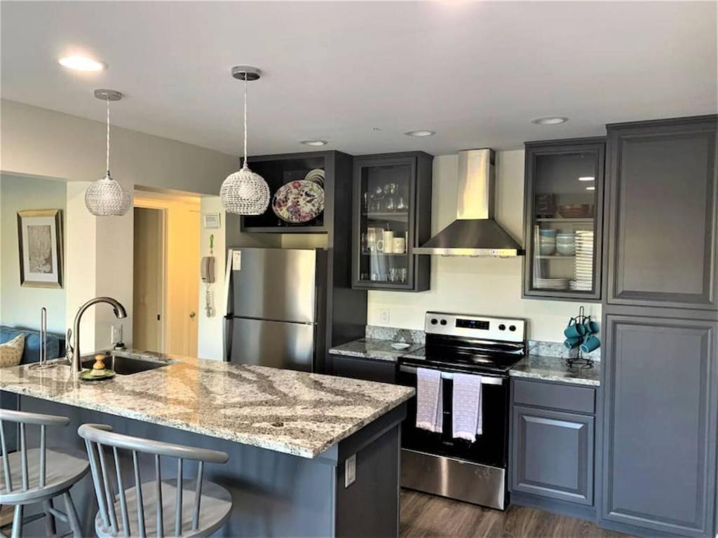 Admiral's Row 140 - Only Steps From The Beach, Hilton Head Island