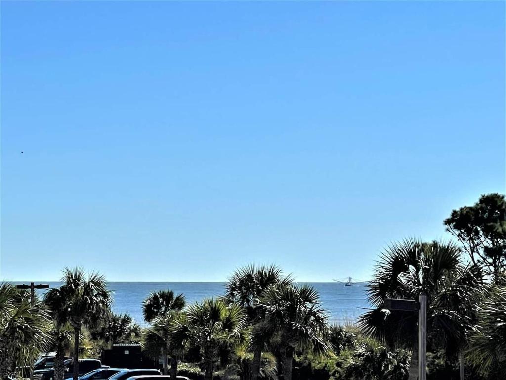 Admiral's Row 235 - Ocean And Pool Views, Hilton Head Island