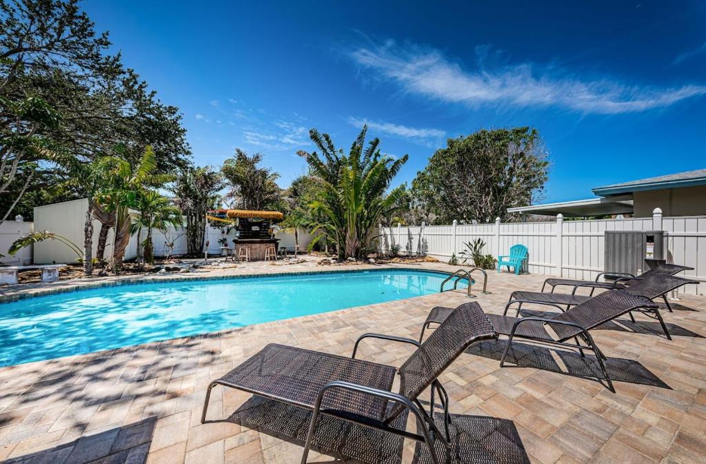 New Listing Relax at our Beach Pool Home, Clearwater Beach