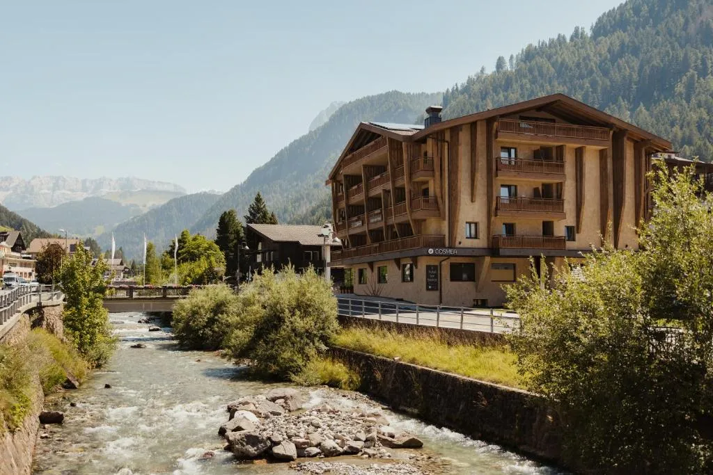 Hotel COSMEA 4 Stars - Your Dolomites experience, hotel in Ortisei
