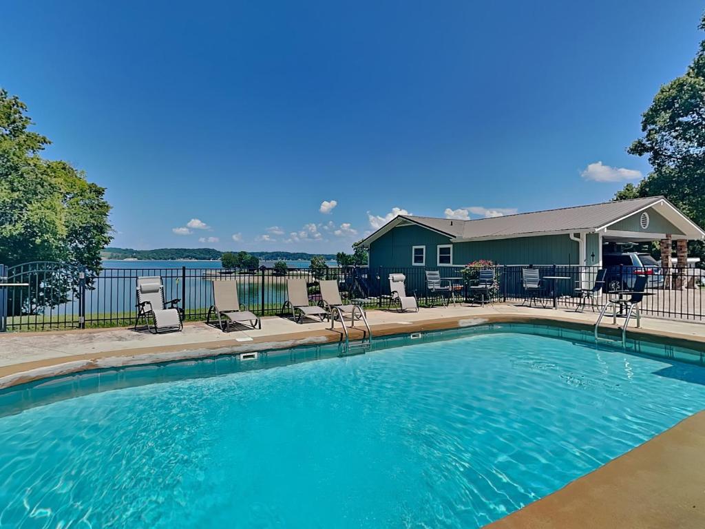 Sunset Cove, Dandridge