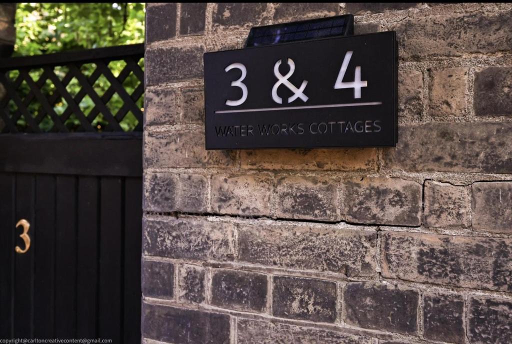 3-Bed Cottage Sleeps 8 Walk to Thames Garden, Hampton