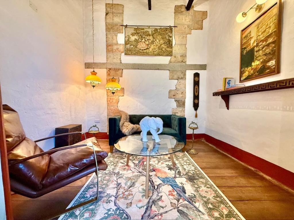 Elegant Colonial Walkable Casa - 3