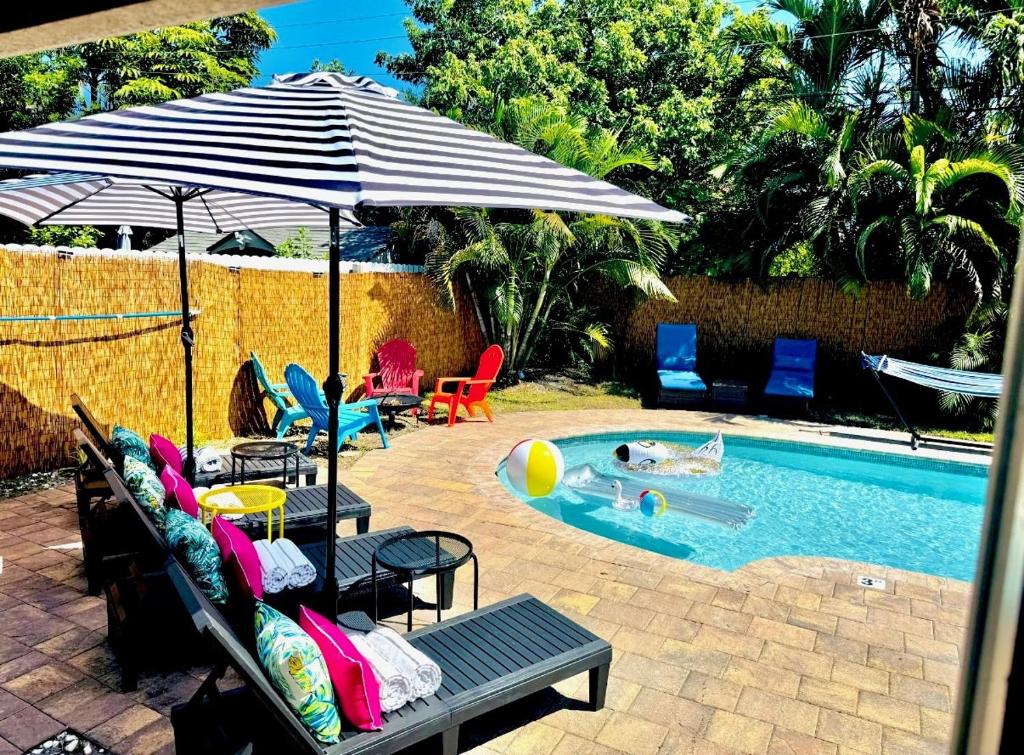 Heated Pool Retreat 5 Min to Beach!, Fort Lauderdale