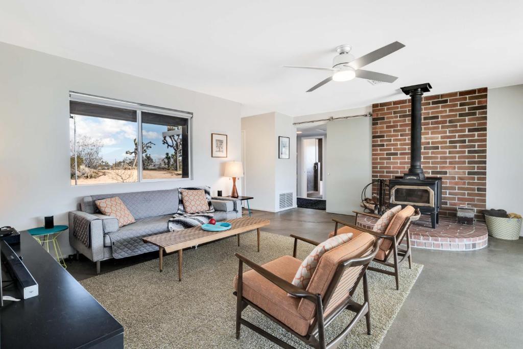 Lazy J High Desert Ranch, Flamingo Heights