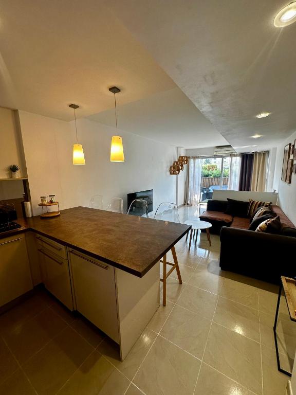 Grand Studio avec terrasse, piscine et parking privé - 2