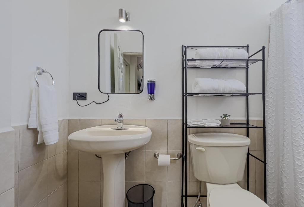 Casa Balandra 2BR home downtown LPZ walk everywhere - 3