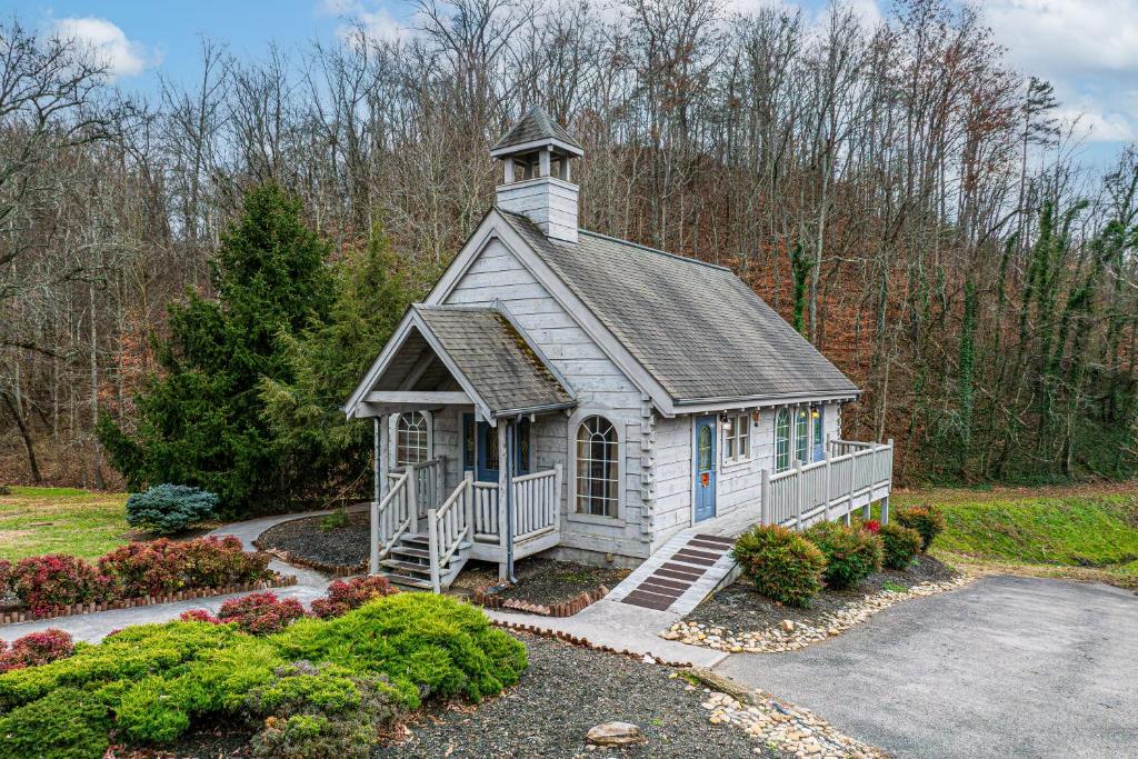 Saw N Logs by American Patriot Getaways, Pigeon Forge