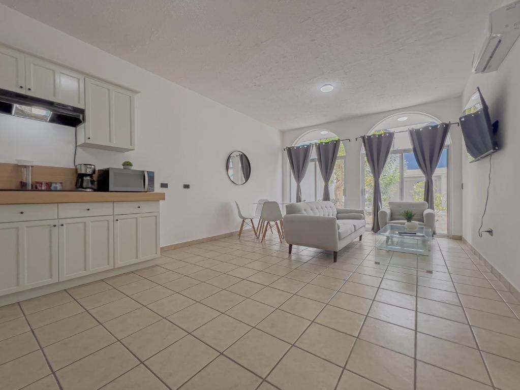 Casa Punta Arena 2BR home downtown LPZ blocks from beach - 2