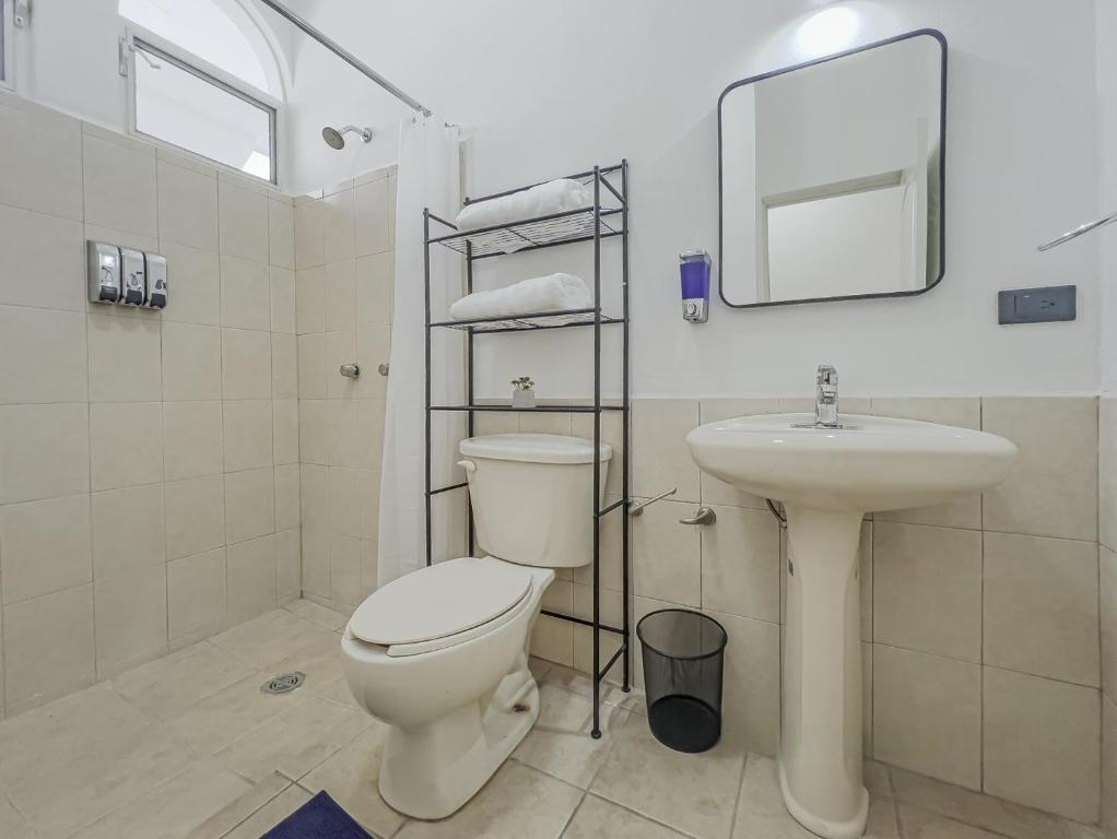 Casa Punta Arena 2BR home downtown LPZ blocks from beach - 4
