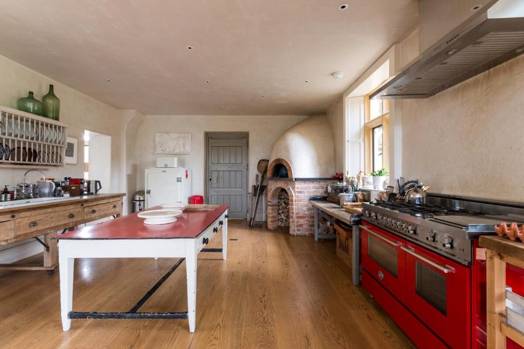 A Large Cotswold Country Retreat photo 8