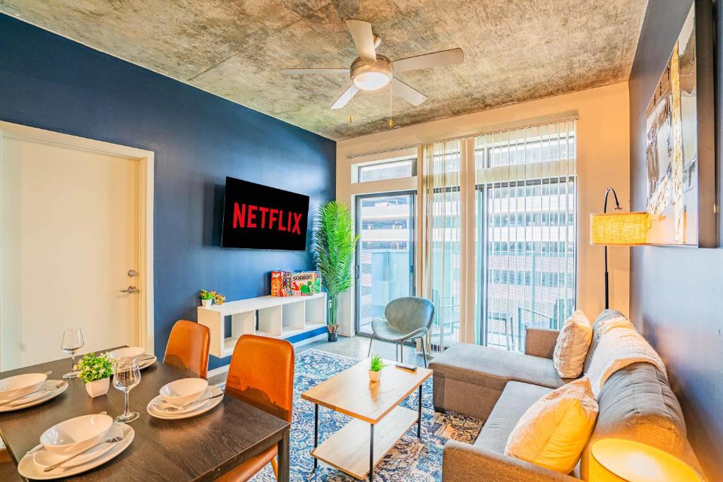 Calm 2BD - Central DT - Gym, Pool, Parking - Sleep 8, Phoenix