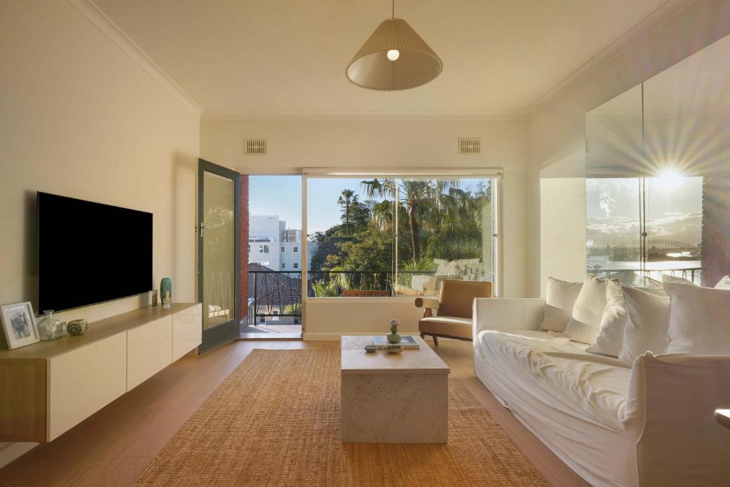 Harbour-View Retreat in Prestigious Point Piper, Sydney