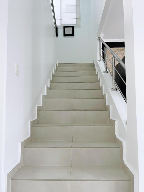 Casa con piscina, zona BBQ y seguridad privada - 2