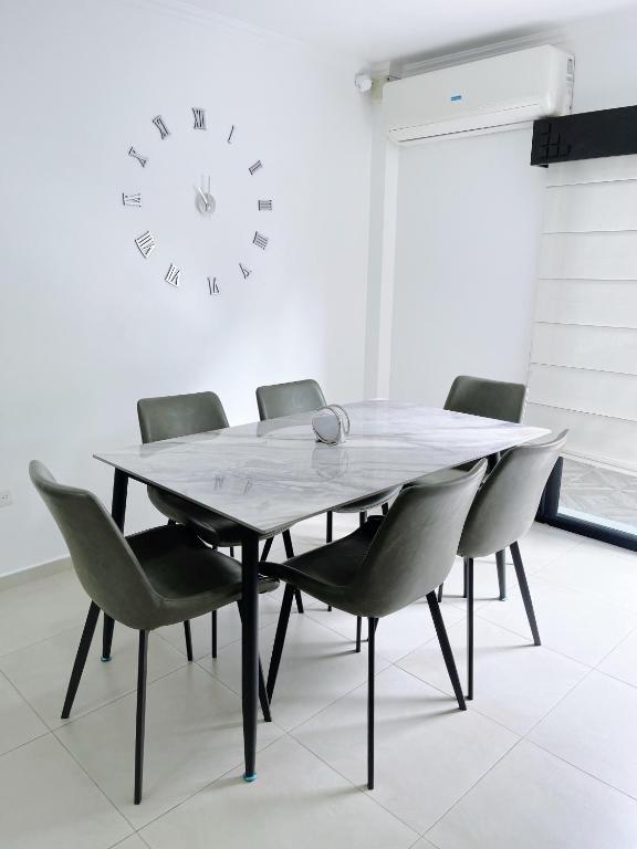 Casa con piscina, zona BBQ y seguridad privada - 4