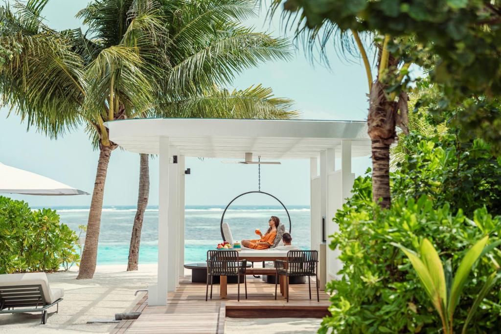 Four Seasons Resort Maldives at Kuda Huraa — Beach in Kaafu Atoll, Kaafu