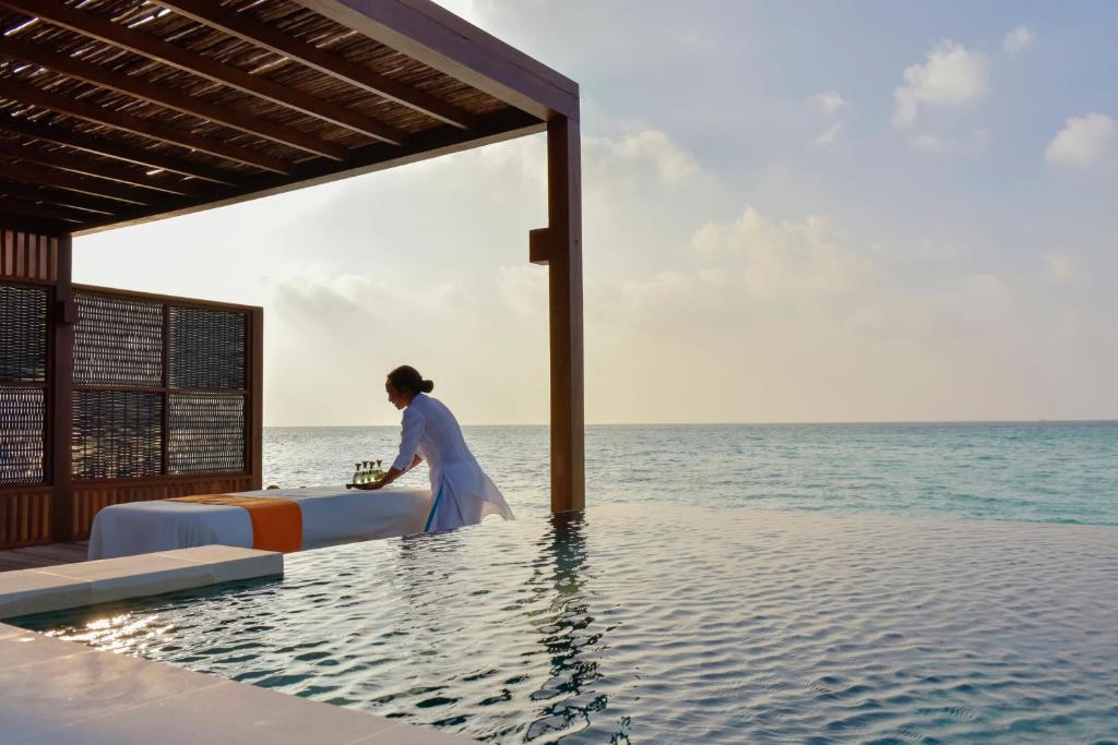 Four Seasons Resort Maldives at Kuda Huraa — Swimming pool in Kaafu Atoll, Kaafu