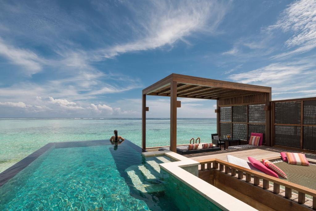 Four Seasons Resort Maldives at Kuda Huraa — Swimming pool in Kaafu Atoll, Kaafu
