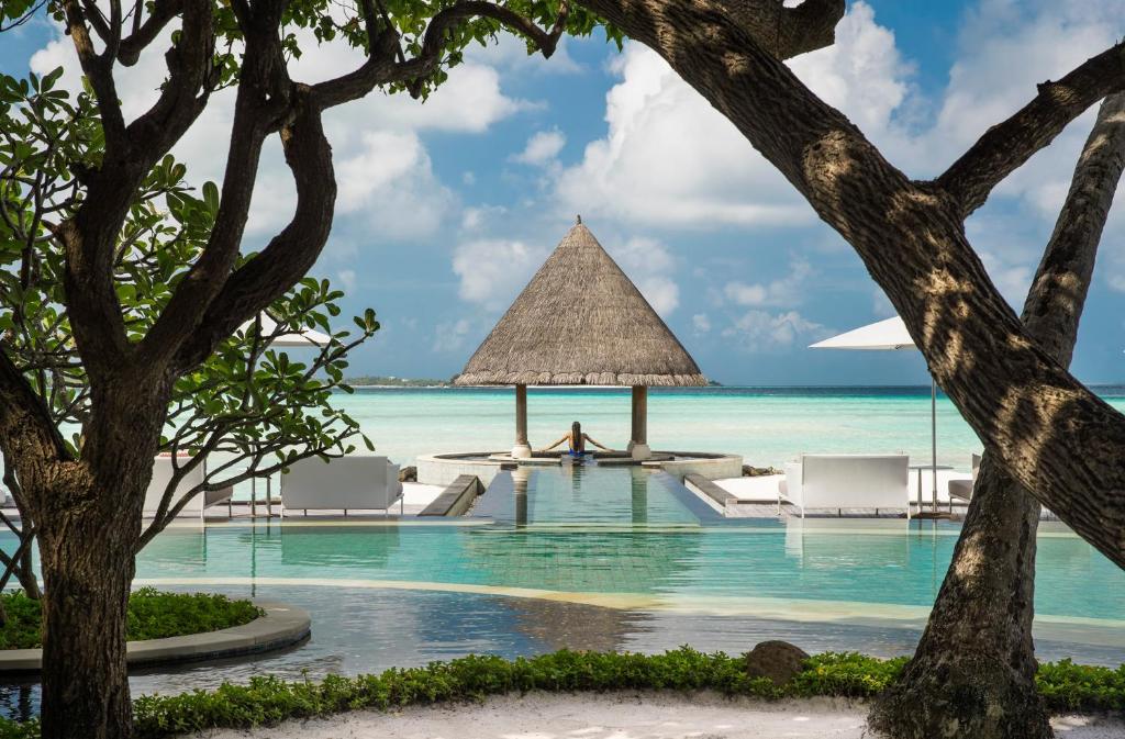 Four Seasons Resort Maldives at Kuda Huraa — Swimming pool in Kaafu Atoll, Kaafu