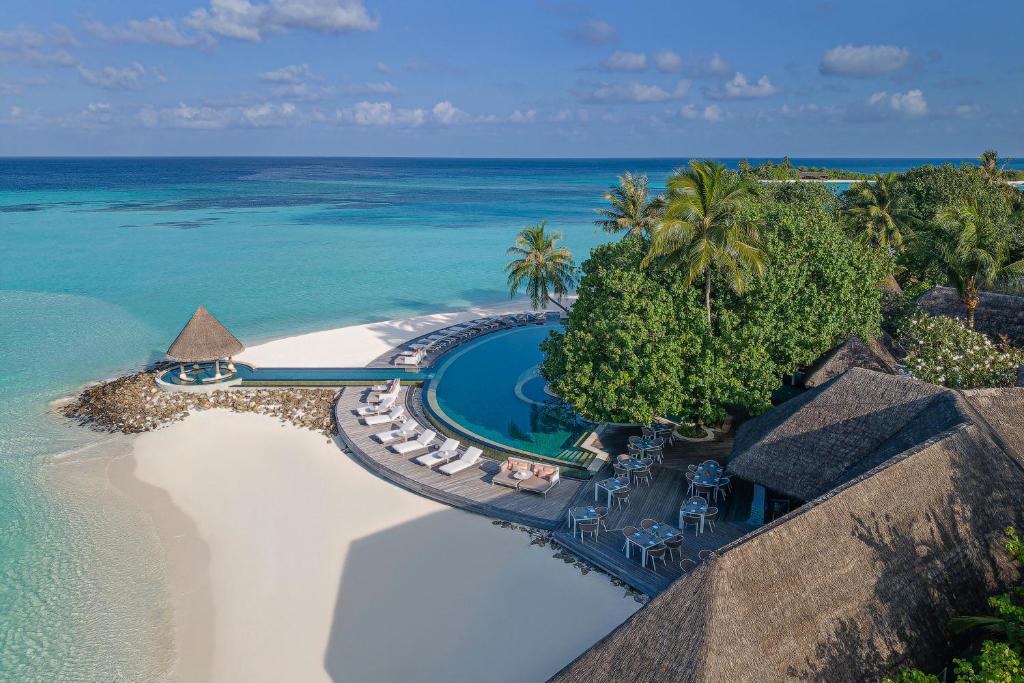 Four Seasons Resort Maldives at Kuda Huraa — Swimming pool in Kaafu Atoll, Kaafu