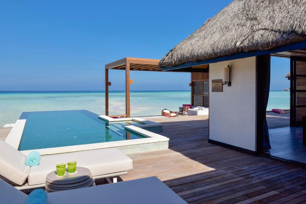 Four Seasons Resort Maldives at Kuda Huraa — Swimming pool in Kaafu Atoll, Kaafu
