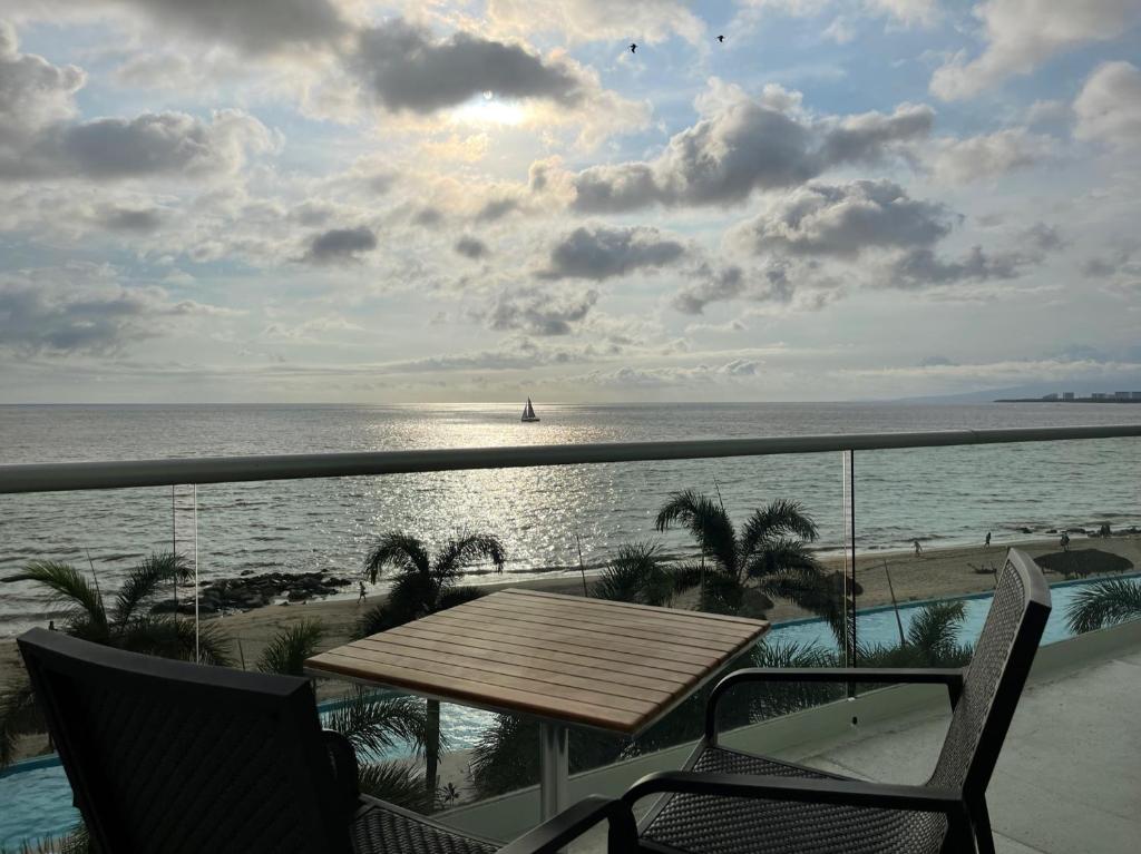 Peninsula Vallarta Beachfront condos, Puerto Vallarta