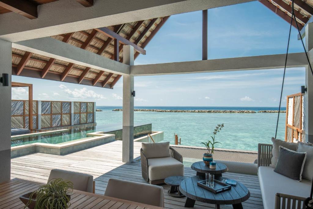 Four Seasons Resort Maldives at Landaa Giraavaru — Hotel rooms in Baa Atoll, Baa
