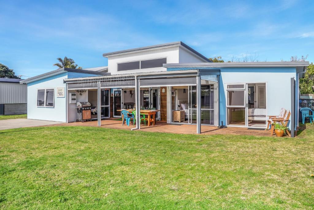 Hosts on the Coast Saltwater Days, Whitianga