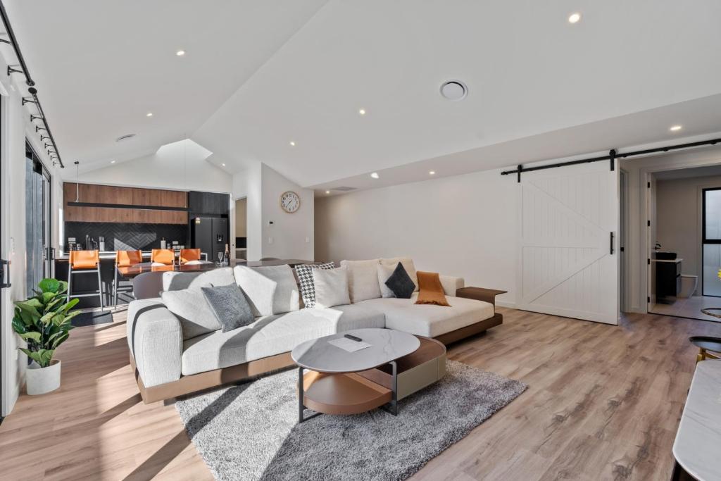 Mountain Escape by Remarkables 9 | 5-bedrooms, Frankton