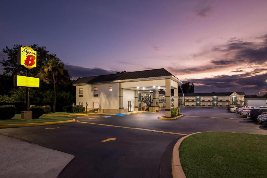 Super 8 by Wyndham Columbia, Columbia