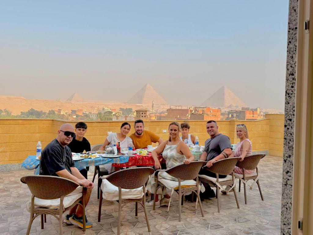 Hapi Pyramids Hotel, Káhira