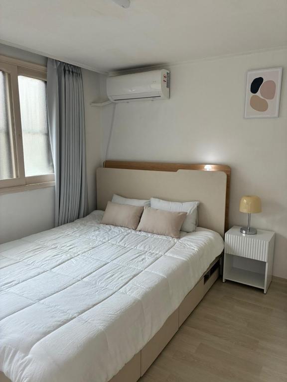 Wavy House - Ahyun, Sinchon, Hongdae, Seoul Station 아현 신촌 홍대 서울역, Seoul