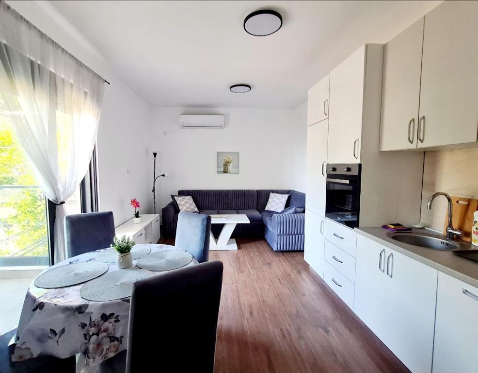 HELEN LUX Apartments - 2