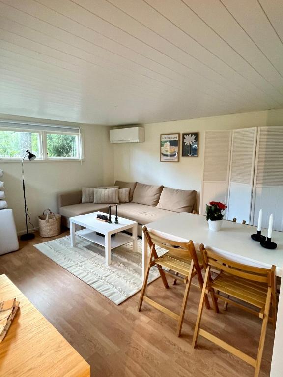 Mysig skogsstuga mitt i naturen, Våxtorp