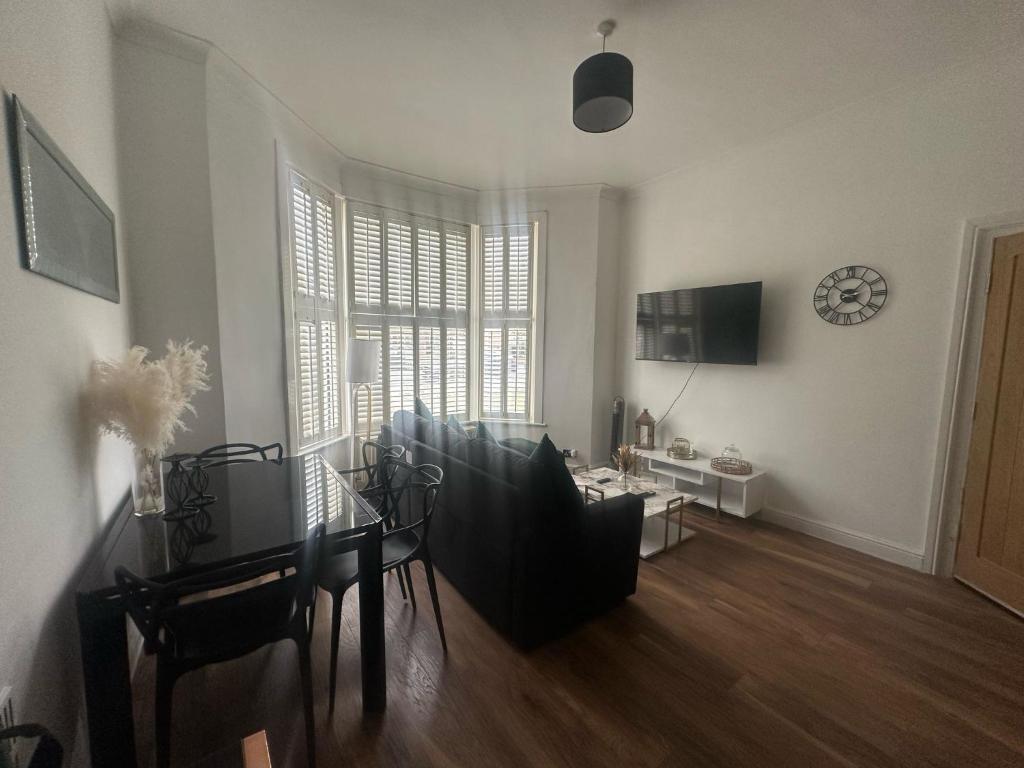 Comfortable cosy one bed flat with garden in se London, Elmers End