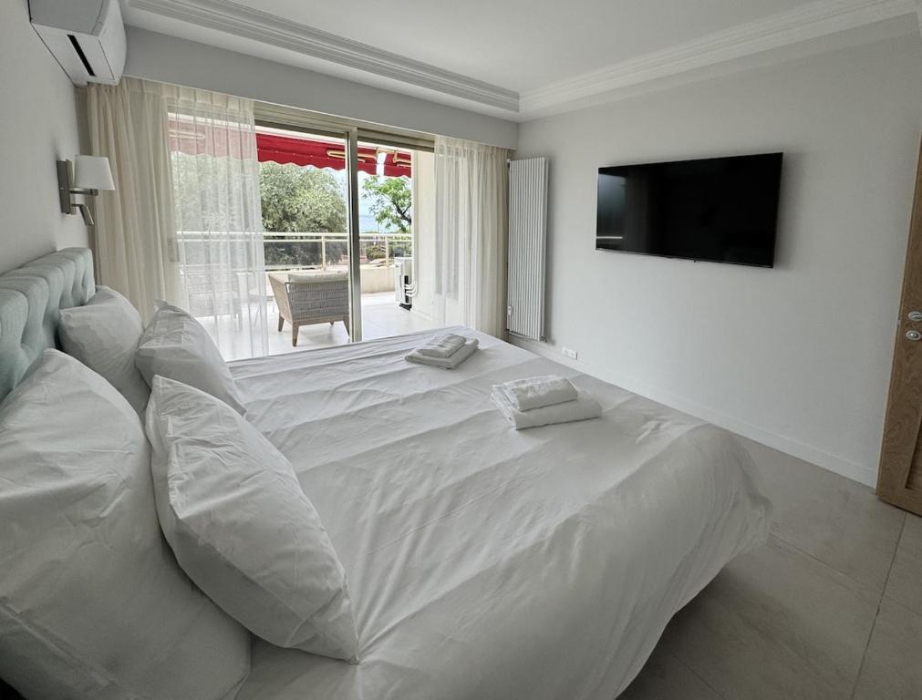Elegant 2 Br with parking - 5