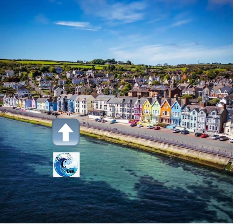 The C Den Amazing Seaview, ground floor, free wifi & parking, Whitehead