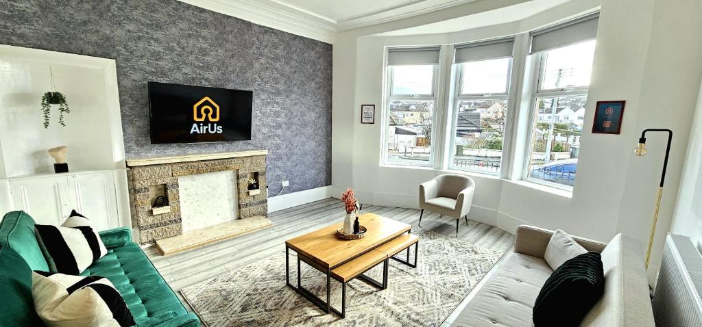 Spacious Haven with Free Parking, Glasgow