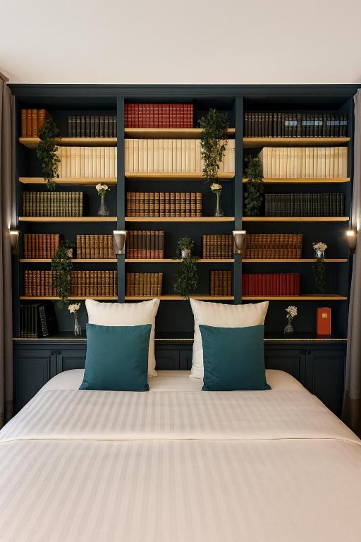 CIA Marais - Old Bookshop Style - 2
