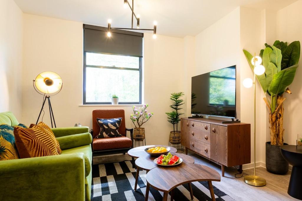 #57 Central Taunton 2BR APT, Taunton