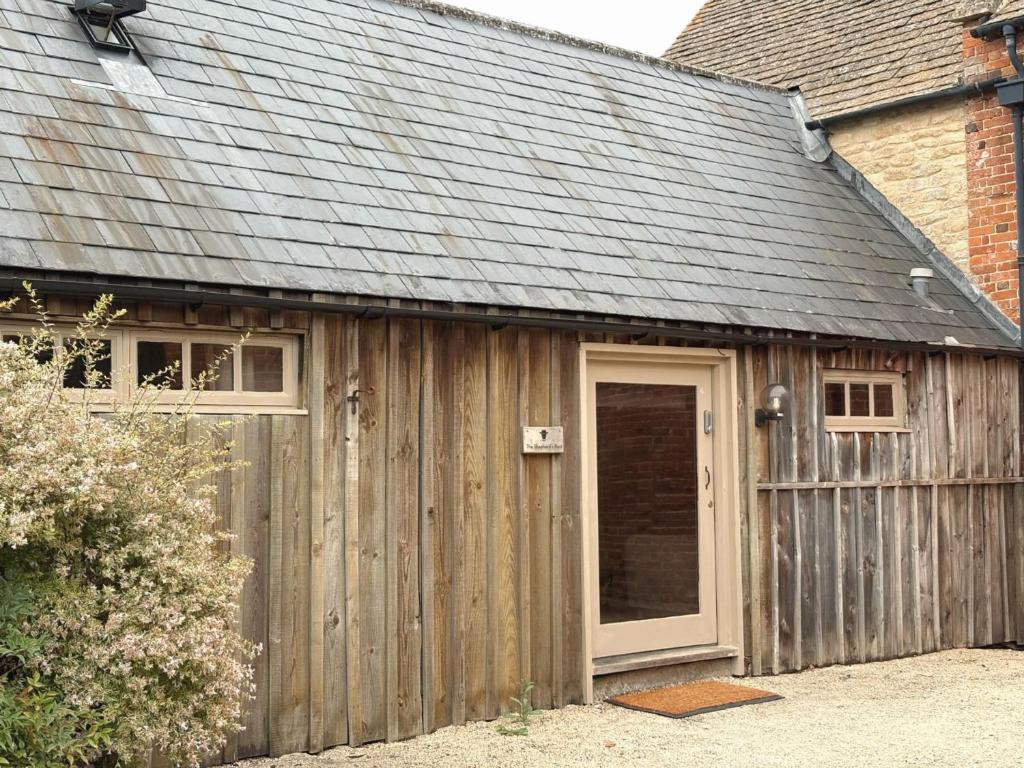 Shepherds Rest Cotswolds Cottage Farm Stay With Pool, Lechlade