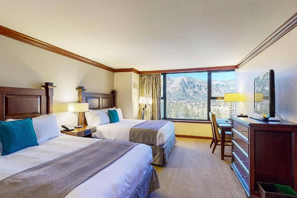 Everline Resort & Spa 806, Olympic Valley