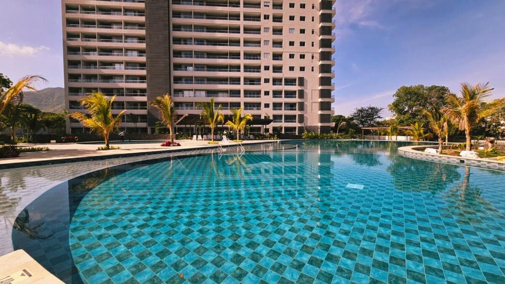 1BD Luxe Shore & Balcony Sunrise Next to the Beach - 2