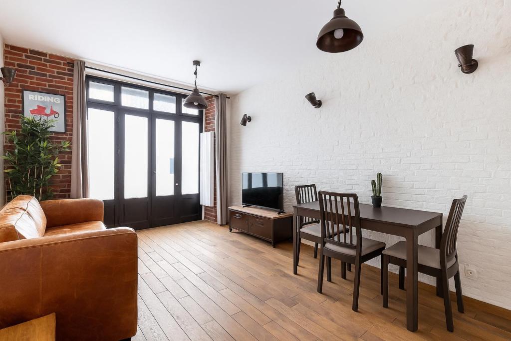 Practical Flat, Paris X, Paris