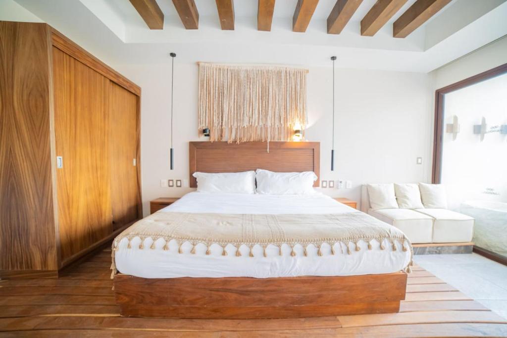 Secluded Jungle Suite Free Access to Beach Club - 2