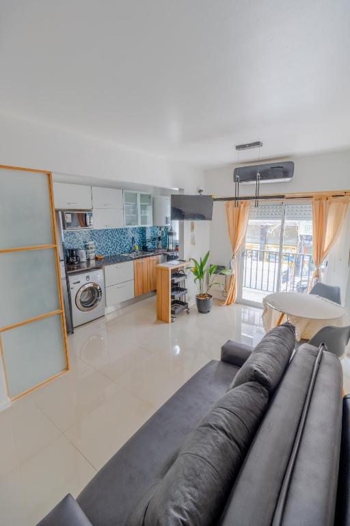 Check and Home - Luro - Monoambiente a Estrenar en el Centro con Balcón a la Calle, Mar del Plata